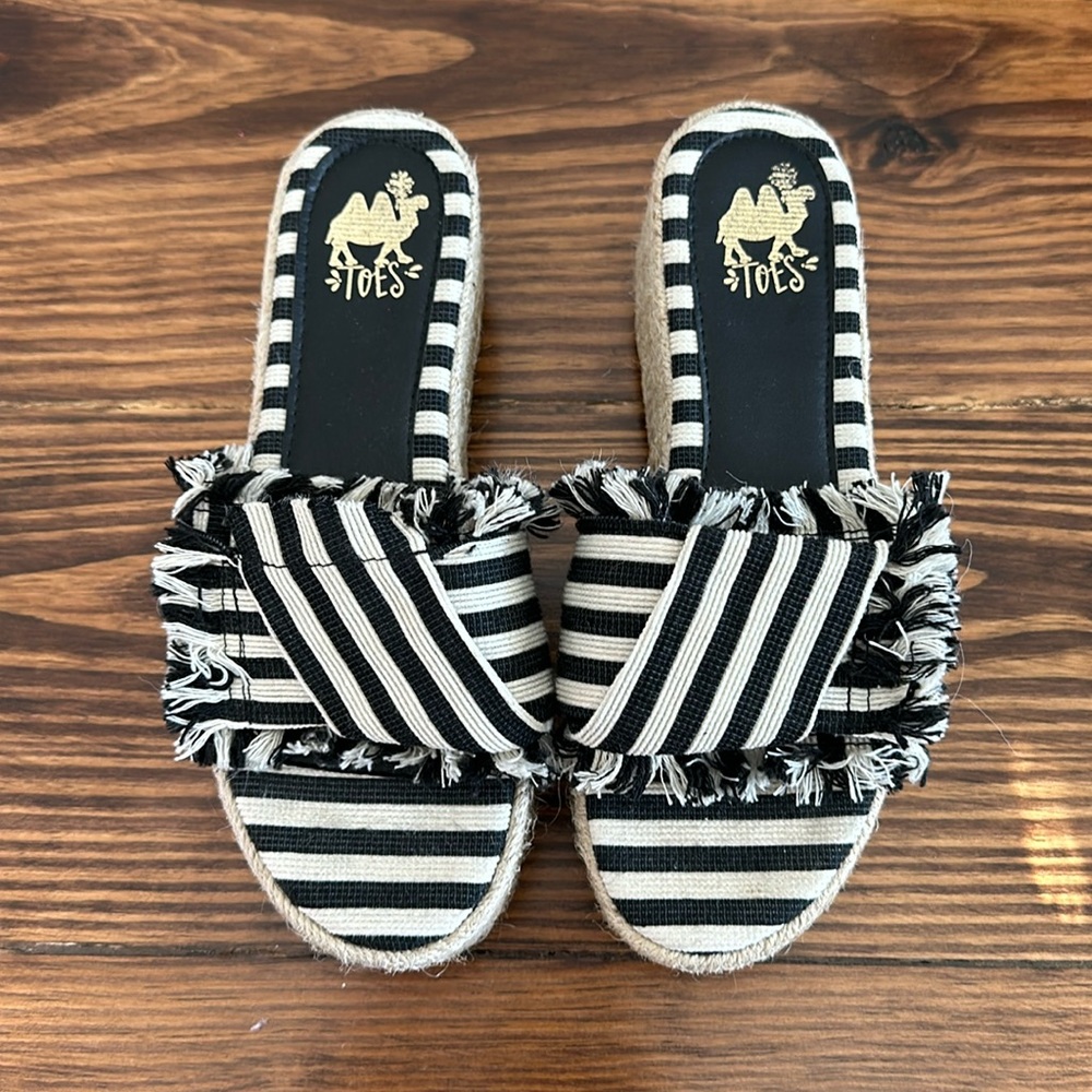 Size 7-7.5 Lulu Camel toe wedge sandals- blue, white stripes